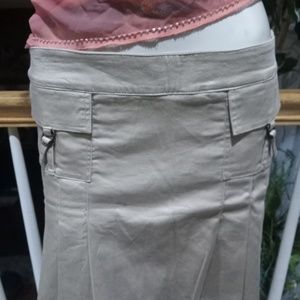 Bebe size 5 pleated tan mini skirt